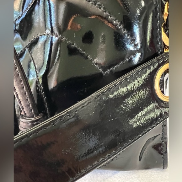 ✨Authentic Chanel Vintage Drawstring CC Bucket Patent Leather Bag✨ - Picture 14 of 16